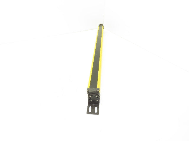 Allen Bradley R4K0640YD Guardshield Light Curtain Transmitter 640mm 24VDC *Read*