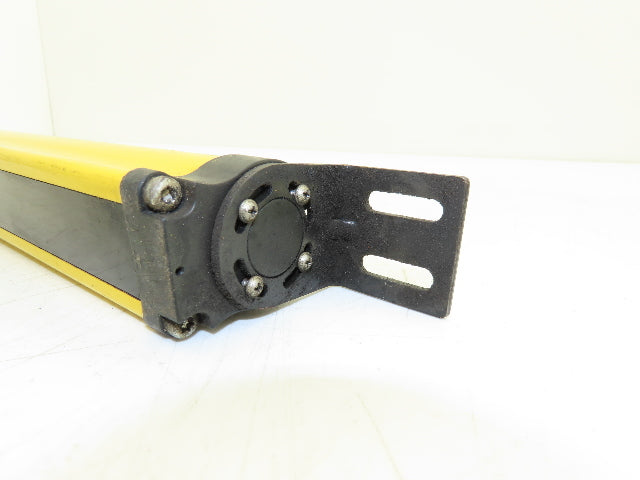 Allen Bradley R4K0640YD Guardshield Light Curtain Transmitter 640mm 24VDC *Read*