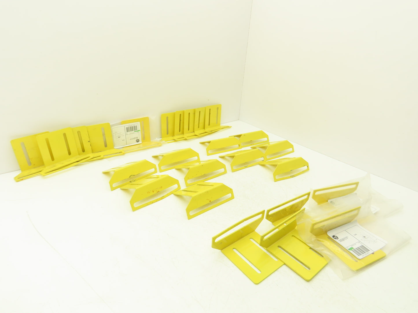 Allen Bradley 60-2721 2x4" Conveyor Sensor Reflector Bracket Yellow Lot of 25