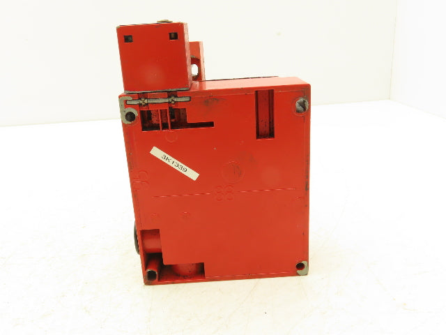 Telemecanique XCS-E7333 Interlock Safety Door Switch 120/240VAC W/Straight Latch