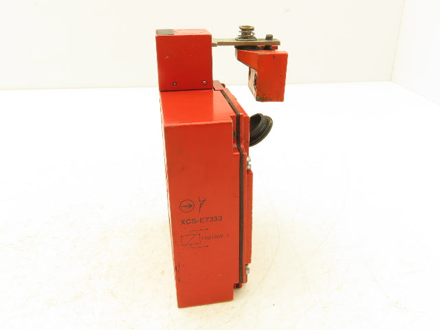 Telemecanique XCS-E7333 Interlock Safety Door Switch 120/240VAC W/Straight Latch