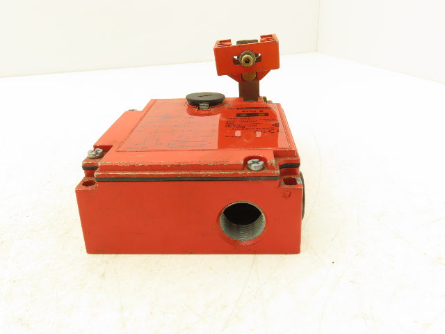 Telemecanique XCS-E7333 Interlock Safety Door Switch 120/240VAC W/Straight Latch