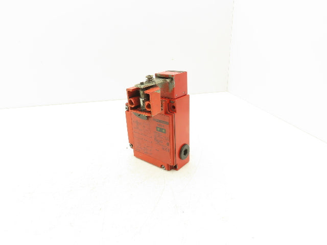 Telemecanique XCS-E7333 Interlock Safety Door Switch 120/240VAC W/Straight Latch