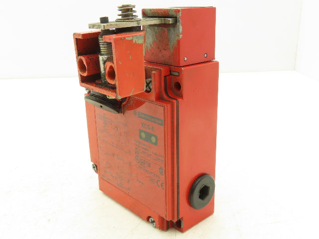 Telemecanique XCS-E7333 Interlock Safety Door Switch 120/240VAC W/Straight Latch
