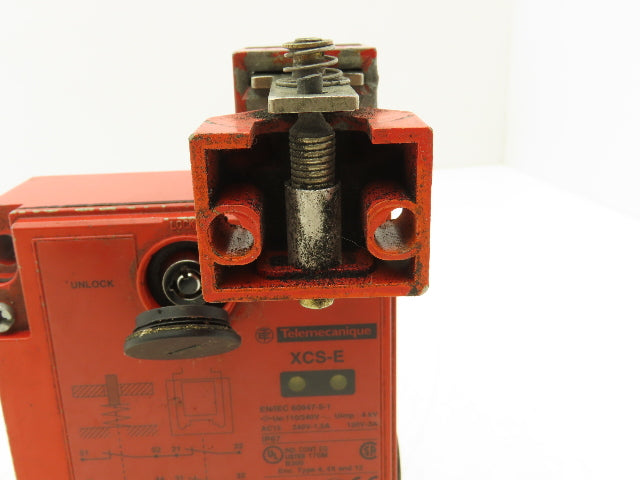 Telemecanique XCS-E7333 Interlock Safety Door Switch 120/240VAC W/Straight Latch