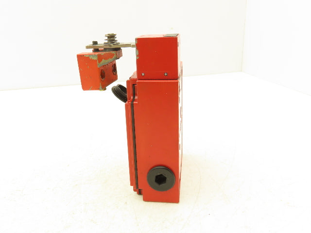 Telemecanique XCS-E7333 Interlock Safety Door Switch 120/240VAC W/Straight Latch