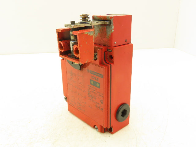 Telemecanique XCS-E7333 Interlock Safety Door Switch 120/240VAC W/Straight Latch