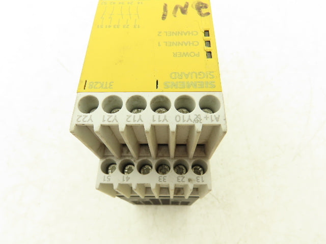 Siemens 3TK2825-1BB40 Sirius Safety Relay Control Unit Module Din Rail Mount