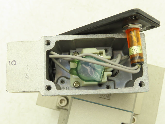 SMC VP3185-125TZA-N Pneumatic Solenoid Pilot Valve 3-Port 1-1/4"NPT