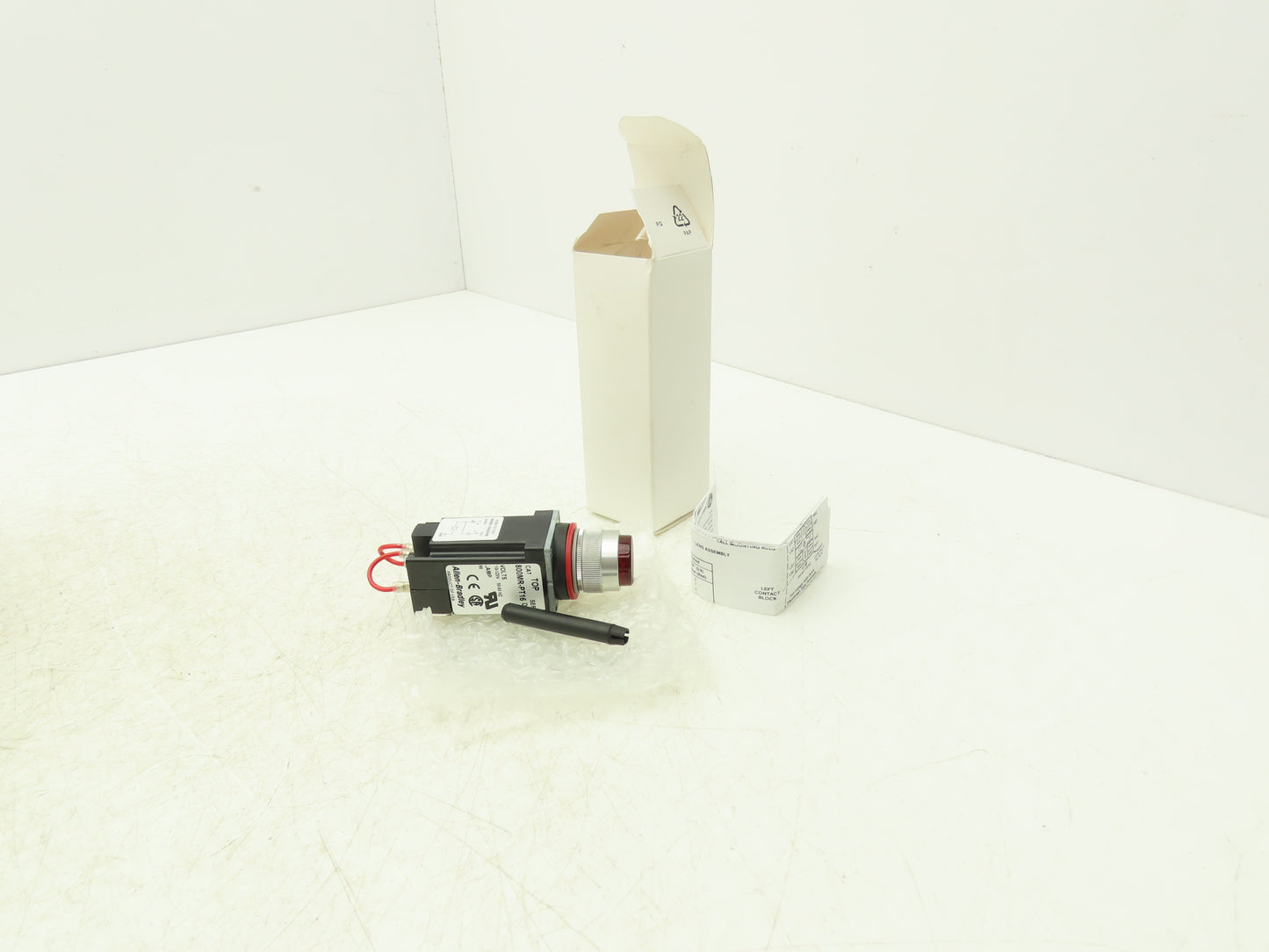 Allen Bradley 800MR-PT16R Small Round Pilot Light XFMR 120V Red Lens 22.5 mm