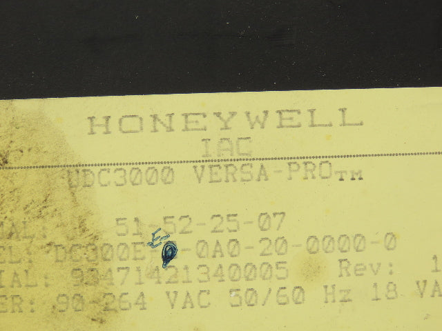 Honeywell DC330B-C0-000-20-000000-0 UDC3000 Versa-Pro Temperature Controller