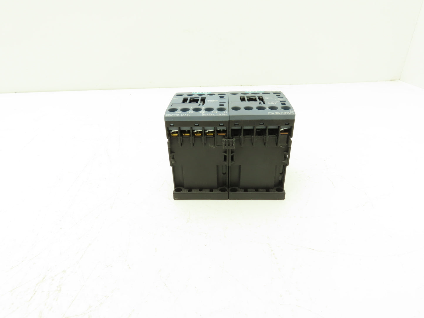 Siemens 3RH2440-1AK60 Latched Contactor Relay 4NO 110/120VAC Frame Size S00