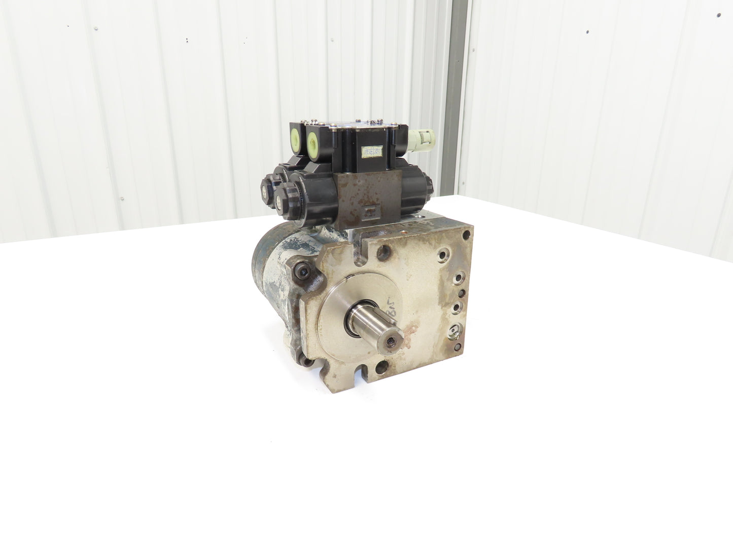 Nippon Gerotor 25604835 Hydraulic Index Motor W Solenoid Control Valves 1" Shaft