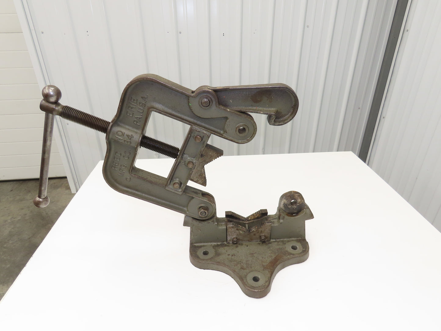 Reed Mfg No 64 Yoke Pipe Clamp Vise 1/4"-6" Pipe Size Bench Mount Hinged