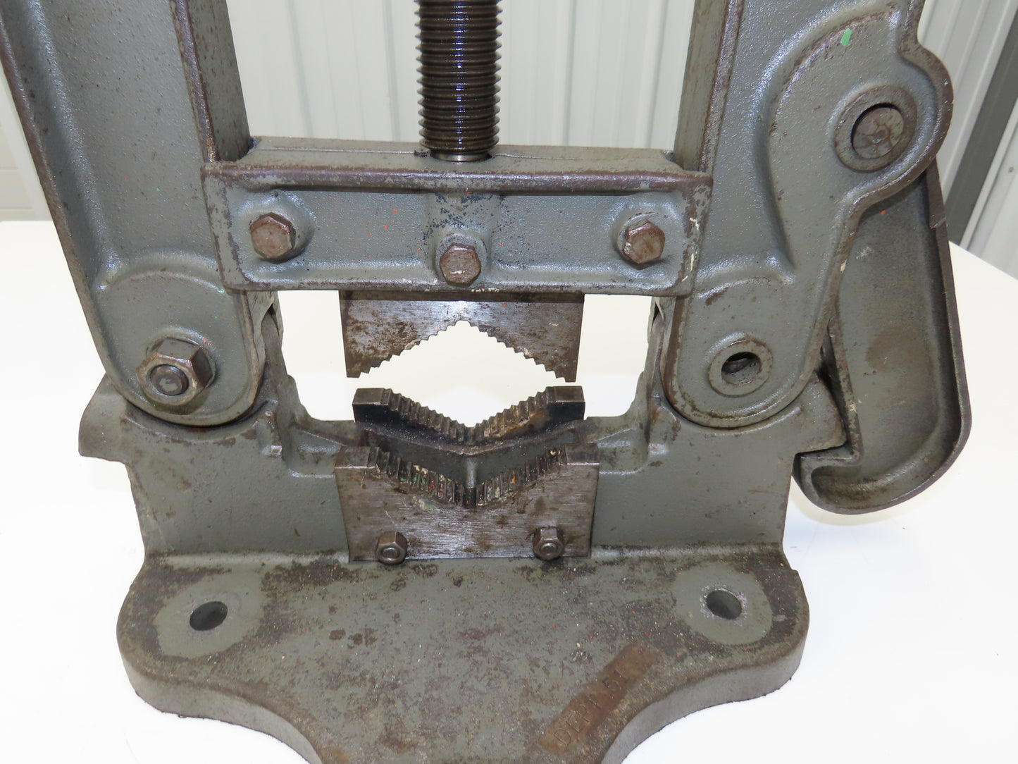 Reed Mfg No 64 Yoke Pipe Clamp Vise 1/4"-6" Pipe Size Bench Mount Hinged