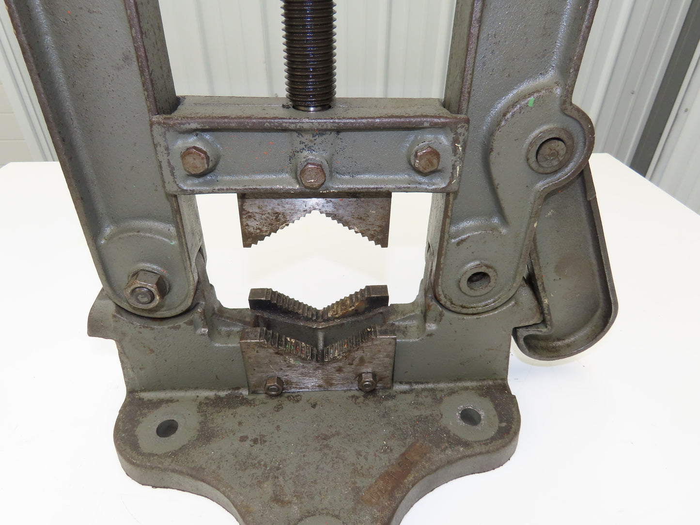 Reed Mfg No 64 Yoke Pipe Clamp Vise 1/4"-6" Pipe Size Bench Mount Hinged