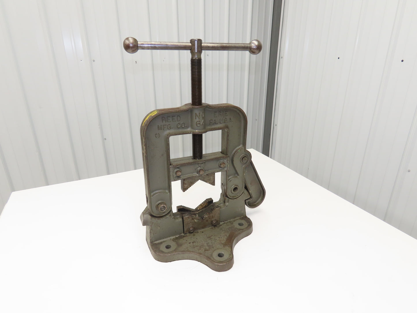 Reed Mfg No 64 Yoke Pipe Clamp Vise 1/4"-6" Pipe Size Bench Mount Hinged