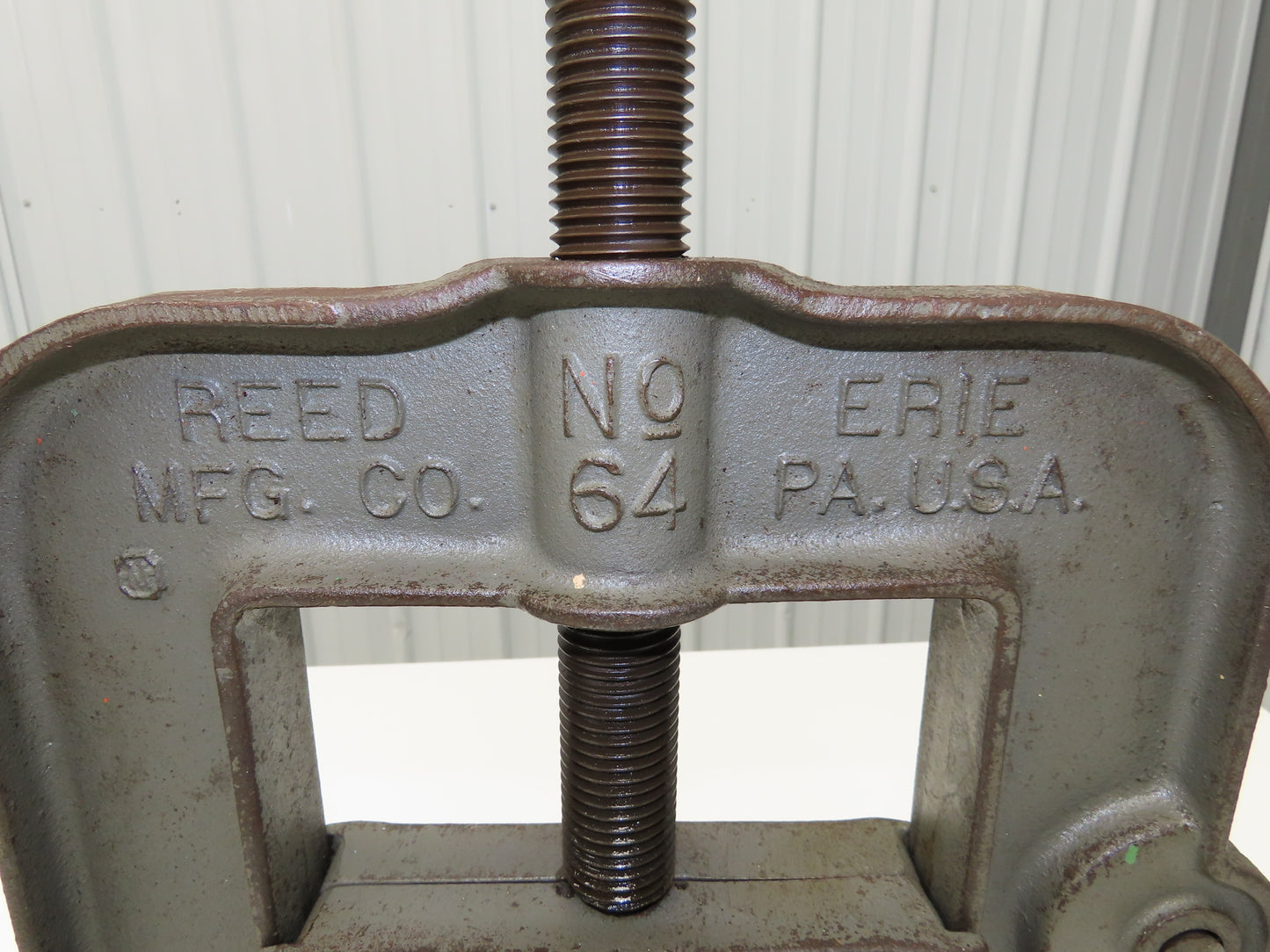 Reed Mfg No 64 Yoke Pipe Clamp Vise 1/4"-6" Pipe Size Bench Mount Hinged