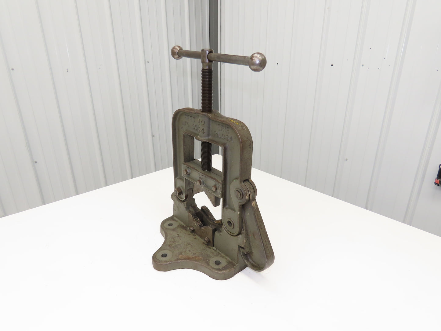 Reed Mfg No 64 Yoke Pipe Clamp Vise 1/4"-6" Pipe Size Bench Mount Hinged