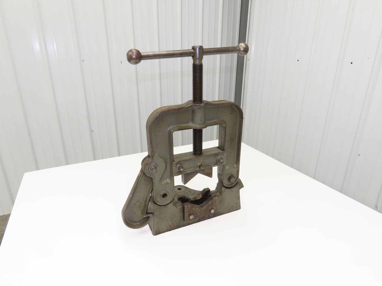 Reed Mfg No 64 Yoke Pipe Clamp Vise 1/4"-6" Pipe Size Bench Mount Hinged
