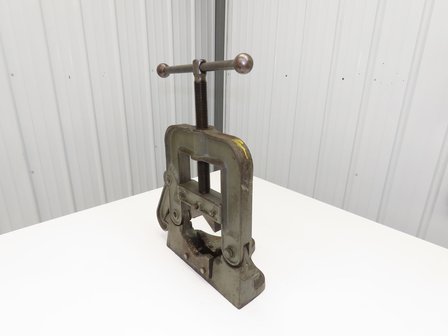 Reed Mfg No 64 Yoke Pipe Clamp Vise 1/4"-6" Pipe Size Bench Mount Hinged