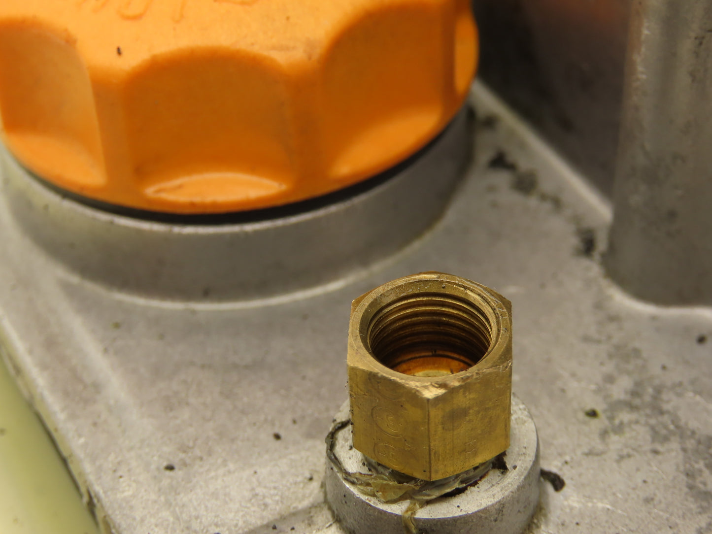 Showa LCB 4 Lubrication Oil Pump Machine Oiler 6L Tank 0.1 L/Min 200V