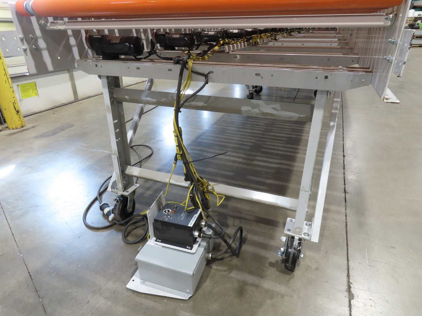 Roach 48"x 26' 9" Portable Roller Conveyor 115V Adj Speed O-Ring Belt Drive 44"H