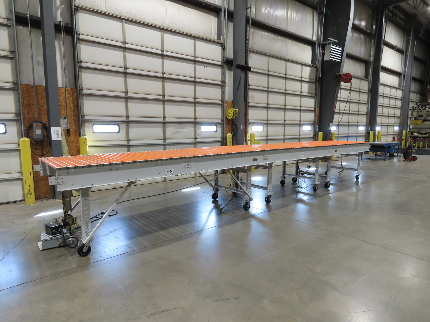 Roach 48"x 26' 9" Portable Roller Conveyor 115V Adj Speed O-Ring Belt Drive 44"H