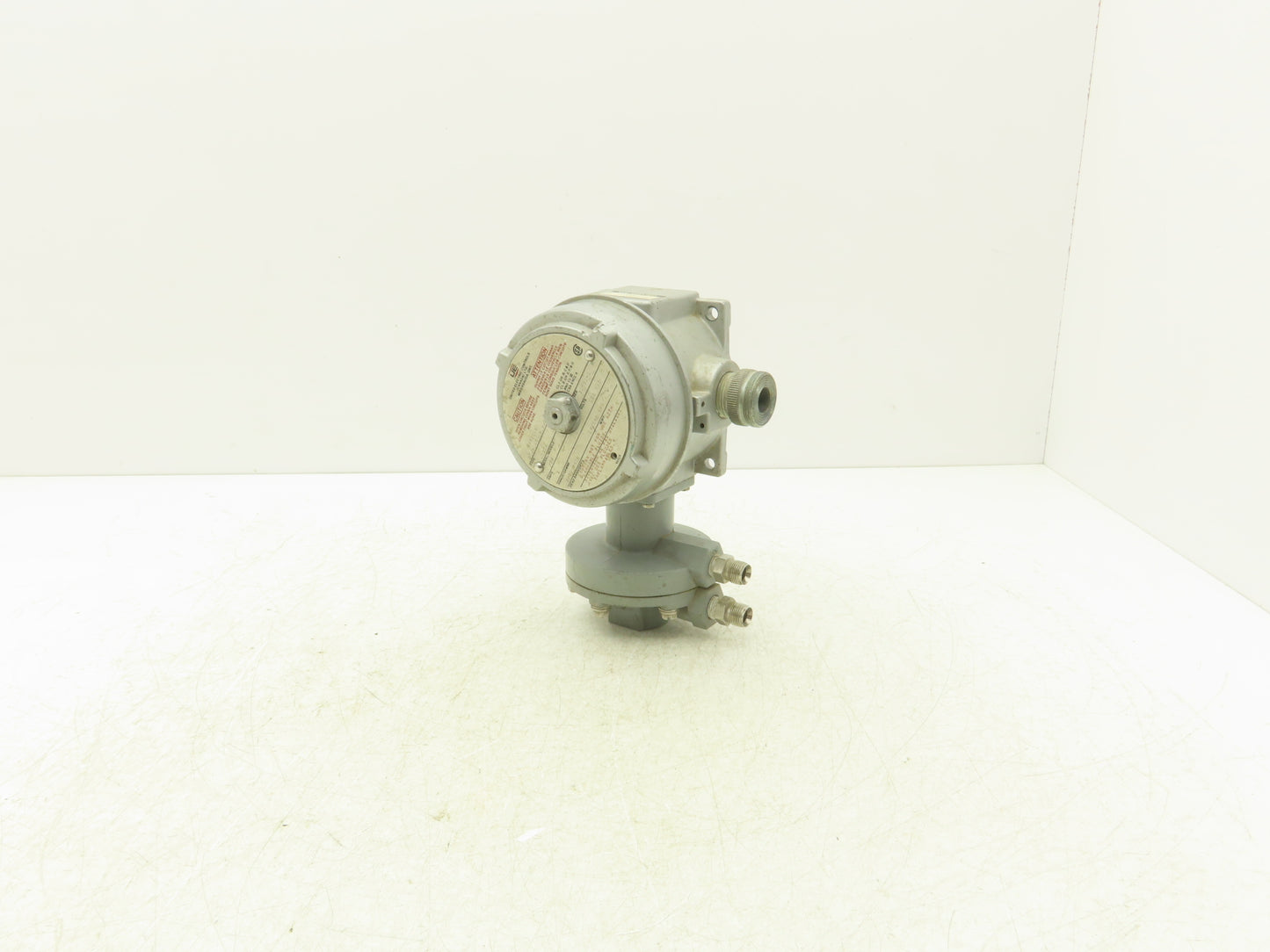 United Electric Controls J120K Pressure Switch 125VAC 456A 2/20PSID 3/4"NPT