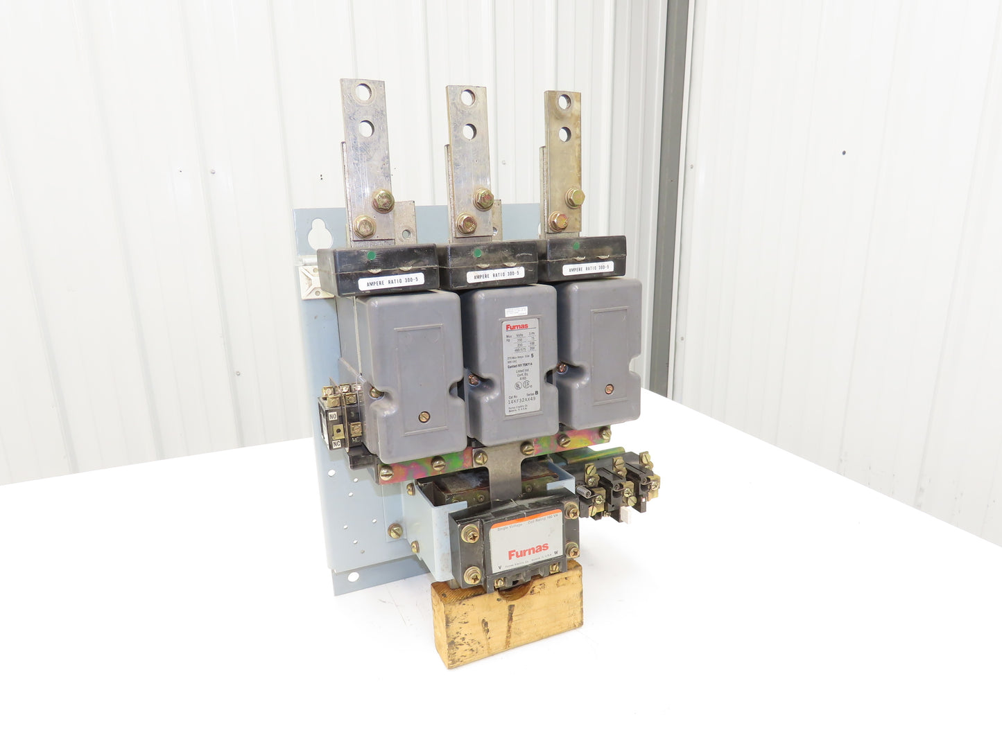 Furnas 14KF32AX49 Size 5 Motor Starter Contactor 200Hp 600V 3PH 120V Coil