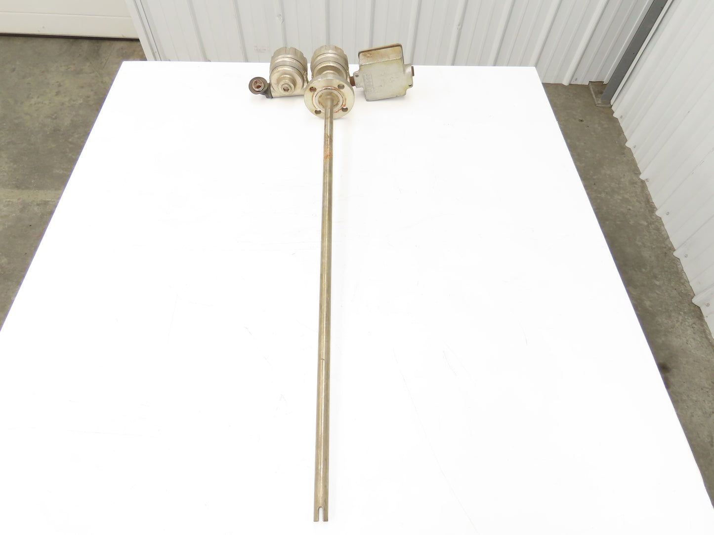 Magnetrol 9A1-A33A-036/961-2DA0-132 Level Controller 1-1/2" Flange 36" Probe