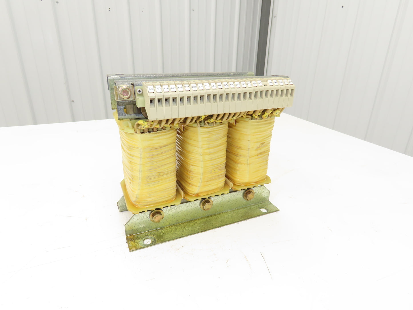 Siemens 4AP2595-0AS60-8A Auto Transformer 3kva 3Ph HV 480/600 LV 231/220/209