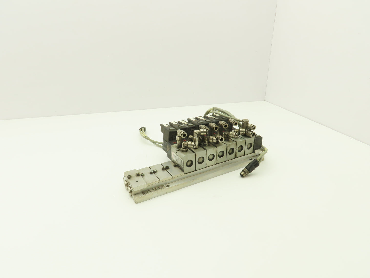 Vektor AG VP8100196 12-Station Manifold w/Herion Pneumatic Solenoid Valves 24VDC
