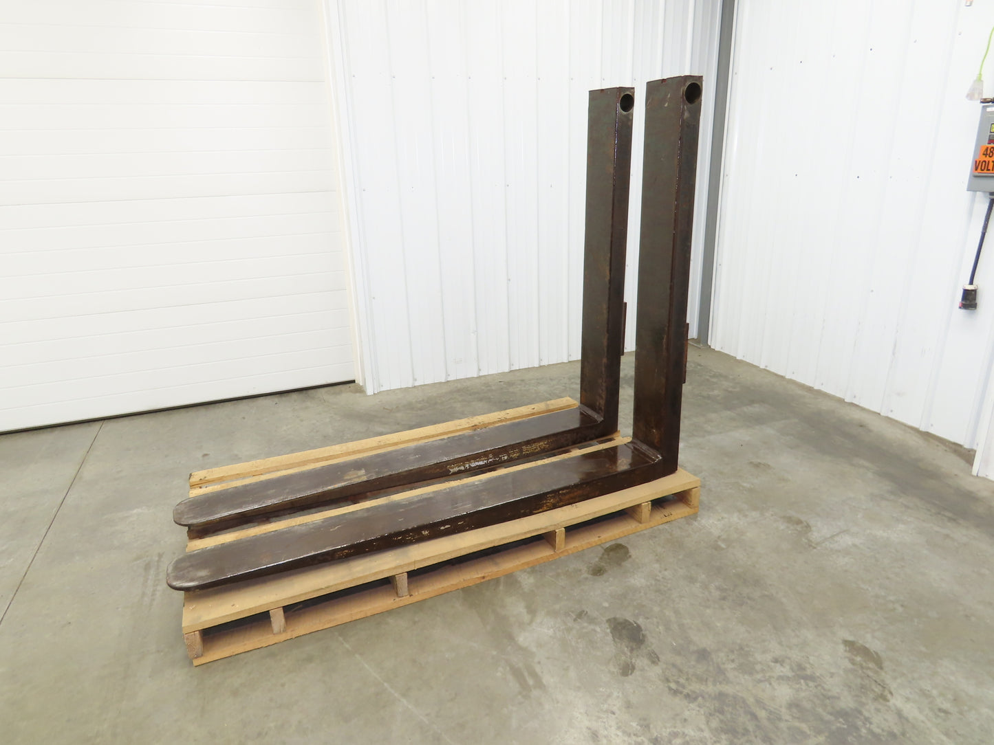 Hyster H300A 3-1/2" X 8" X 72" Pin-Type Shaft-Mounted Forklift Forks 30000lbs 6'