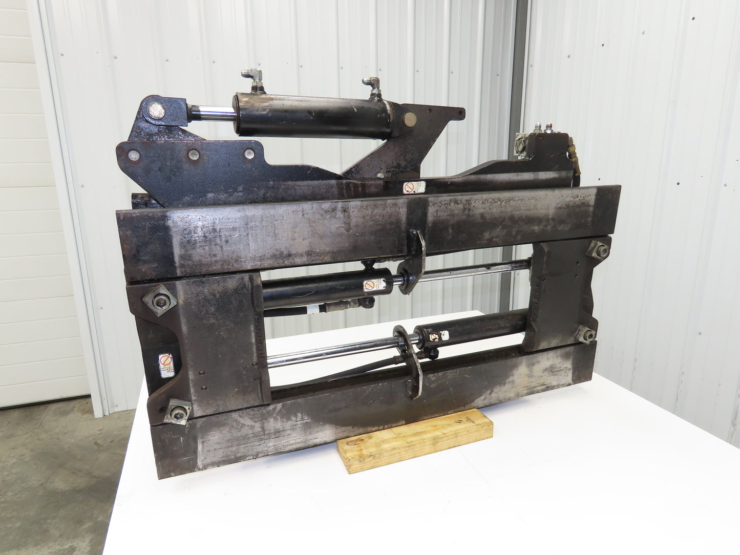 Cascade Forklift Class 3 SideShift Fork Positioner Attachment 20"x 41" W 10000lb