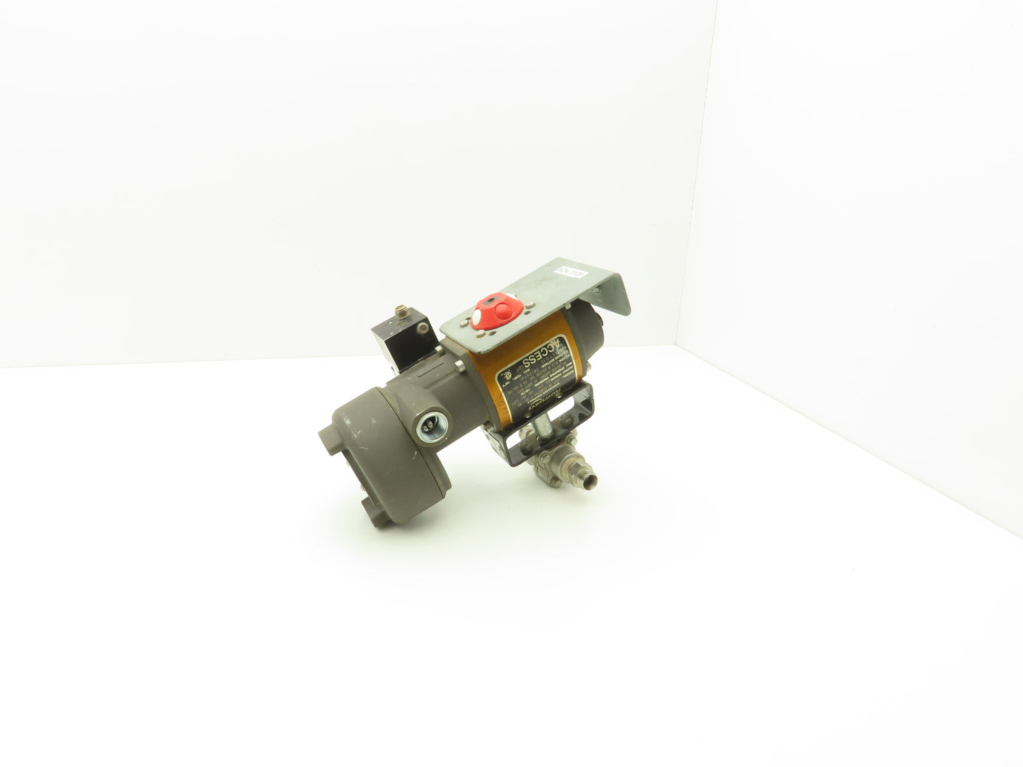 Flowserve 10I 39 SZMS24A P BC R6 Pneumatic Actuator with 1/2"NPT SS Ball Valve