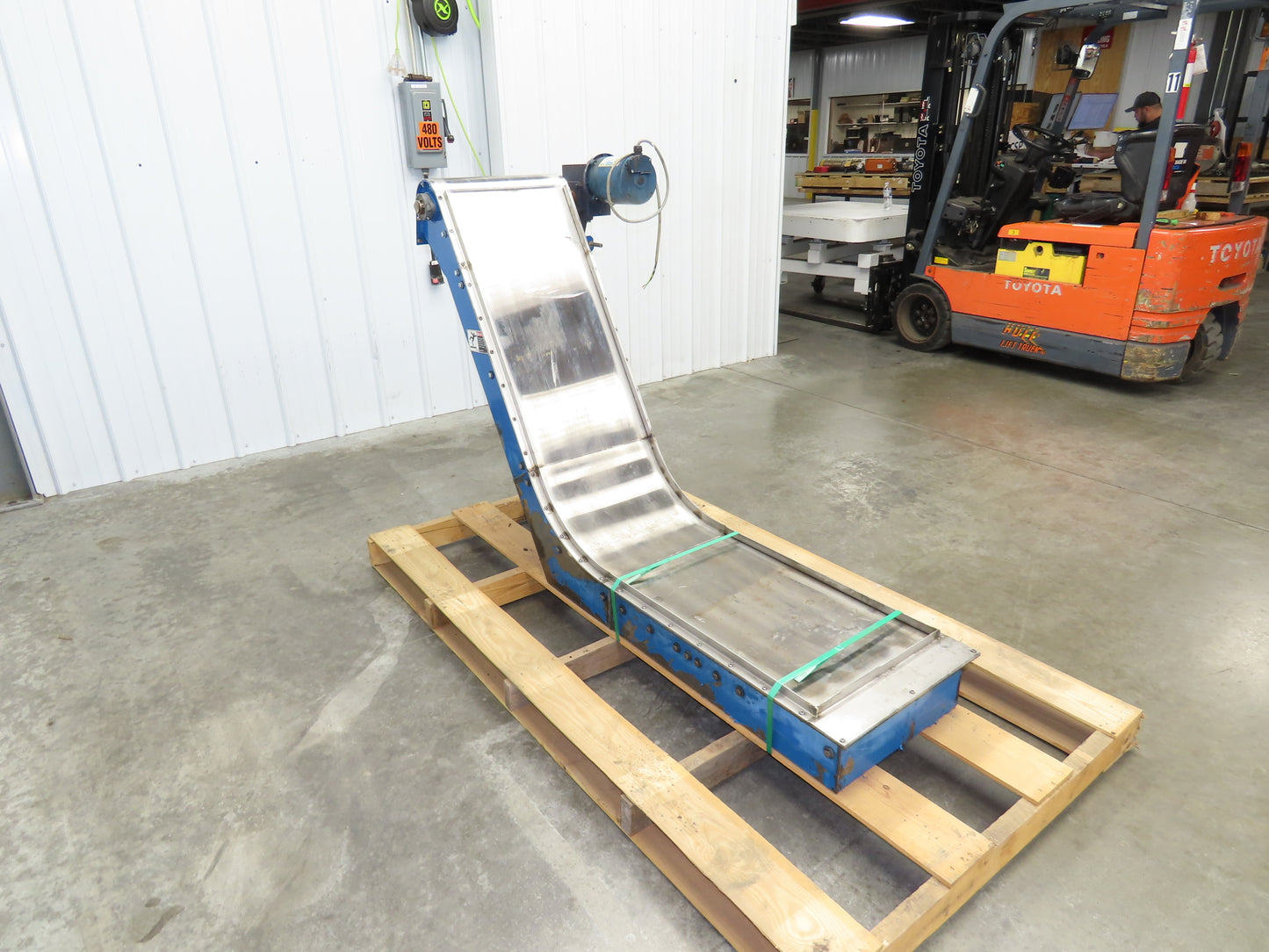 Puritan 16"W x 68"L Magnetic Belt-Free Incline Chip Conveyor 230/460V 3PH