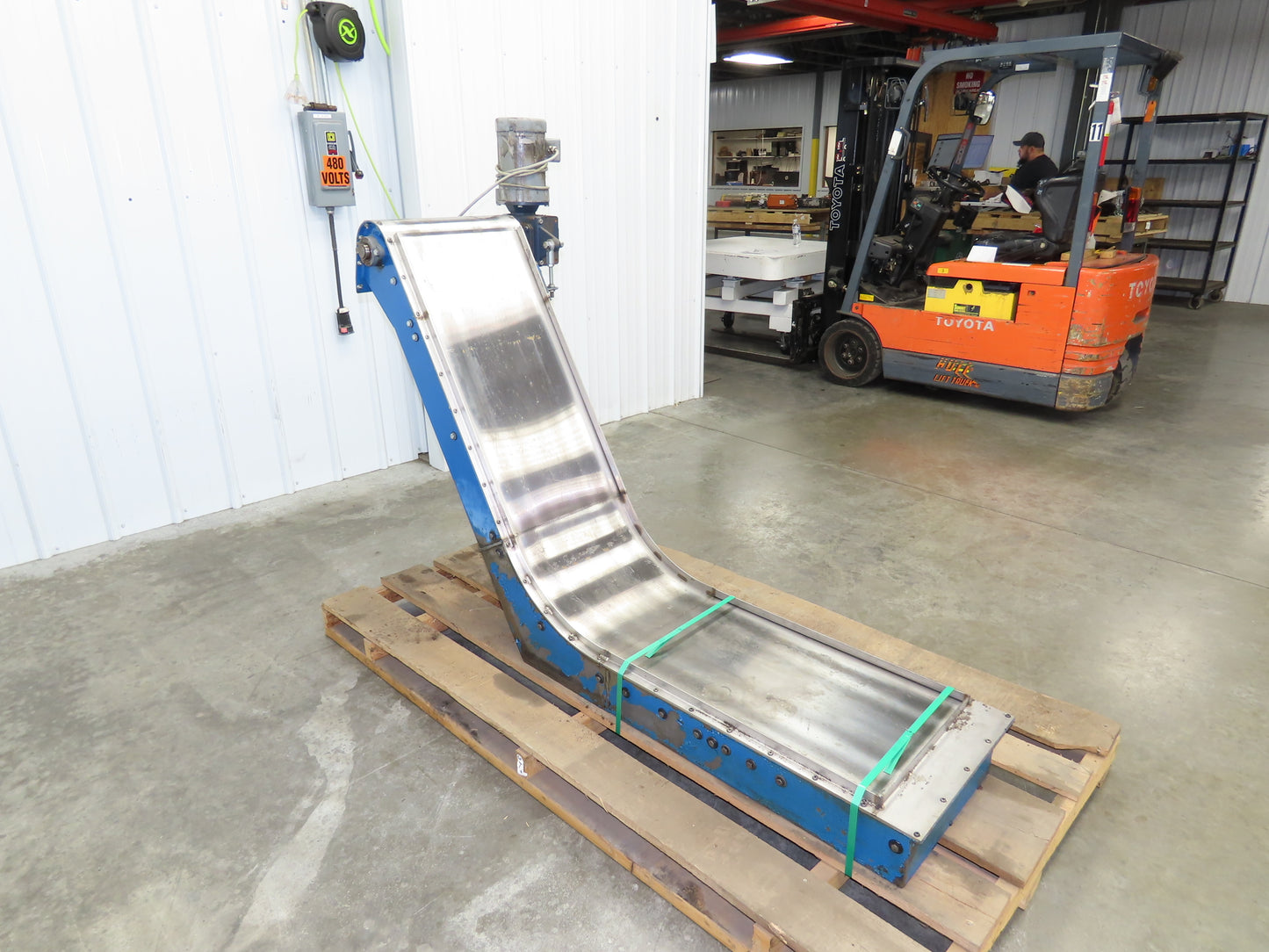 Puritan 16"W x 68"L Magnetic Belt-Free Incline Chip Conveyor .5Hp 230/460V 3PH