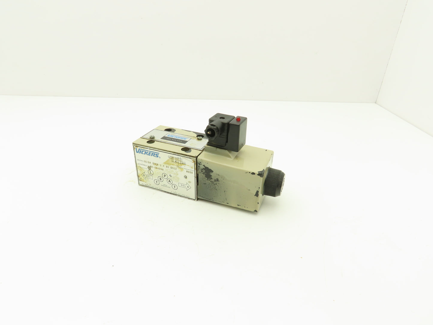 Vickers DG4S4 012B U H 60 S552 Directional Control Solenoid Valve