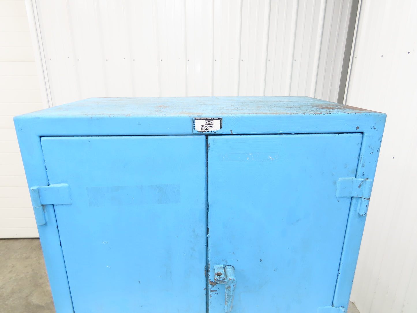 Strong Hold Extreme Duty 12 GA Counter-Height Cabinet 2 Shelf 36x20x36"