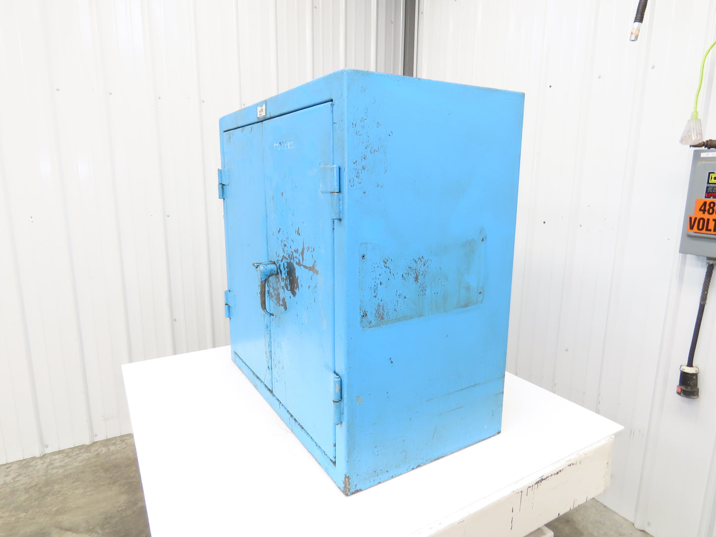 Strong Hold Extreme Duty 12 GA Counter-Height Cabinet 2 Shelf 36x20x36"