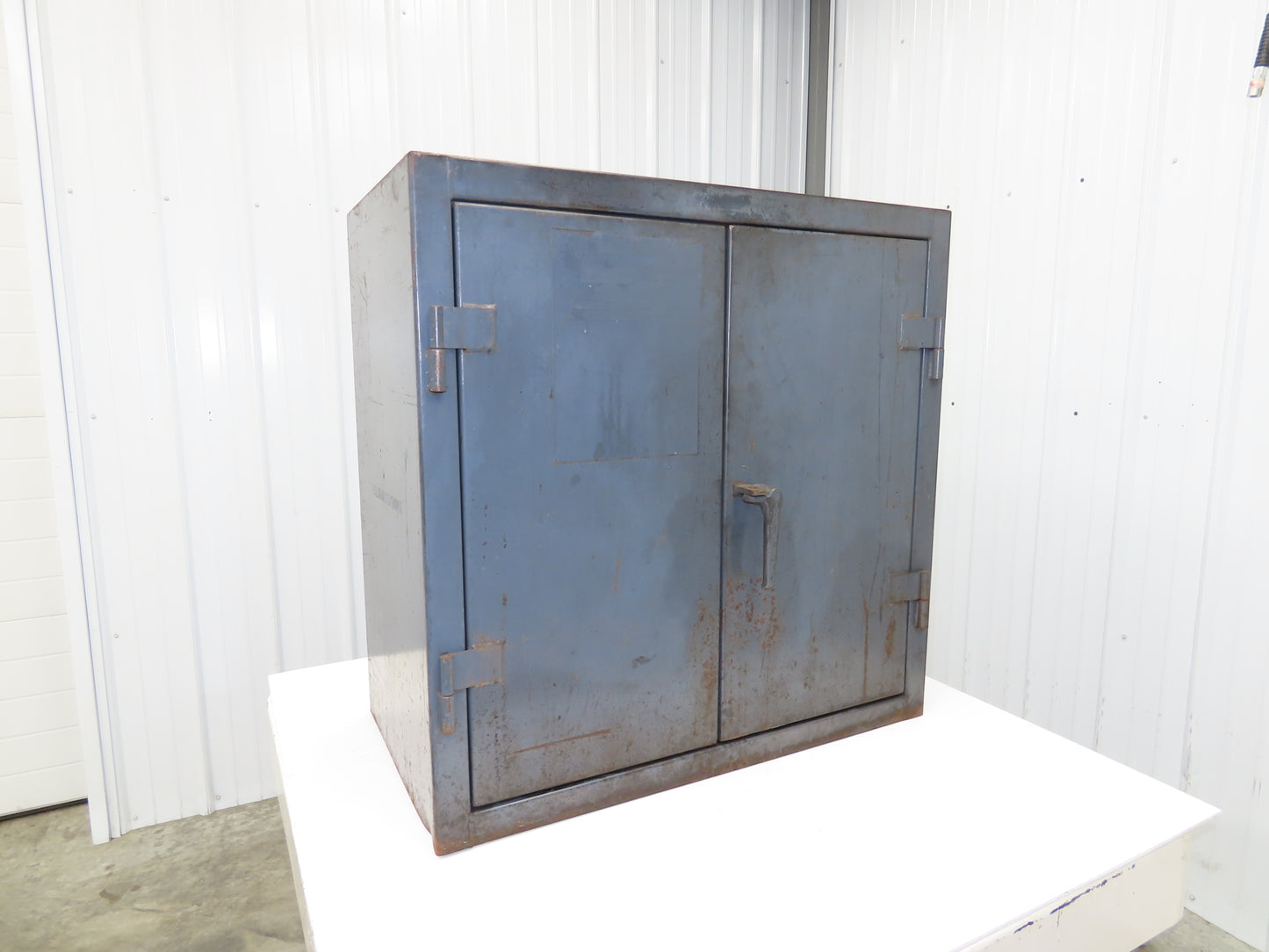 Strong Hold Extreme Duty 12 GA Counter-Height Cabinet 2 Shelf 36x20x36"