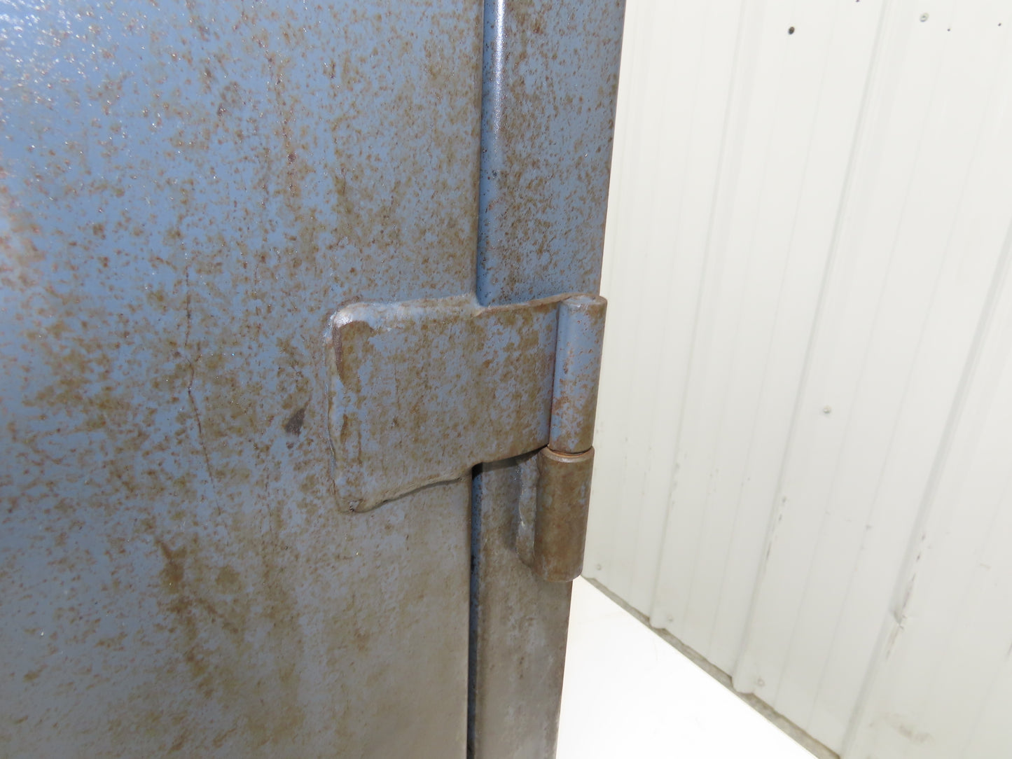 Strong Hold Extreme Duty 12 GA Counter-Height Cabinet 2 Shelf 36x20x42"