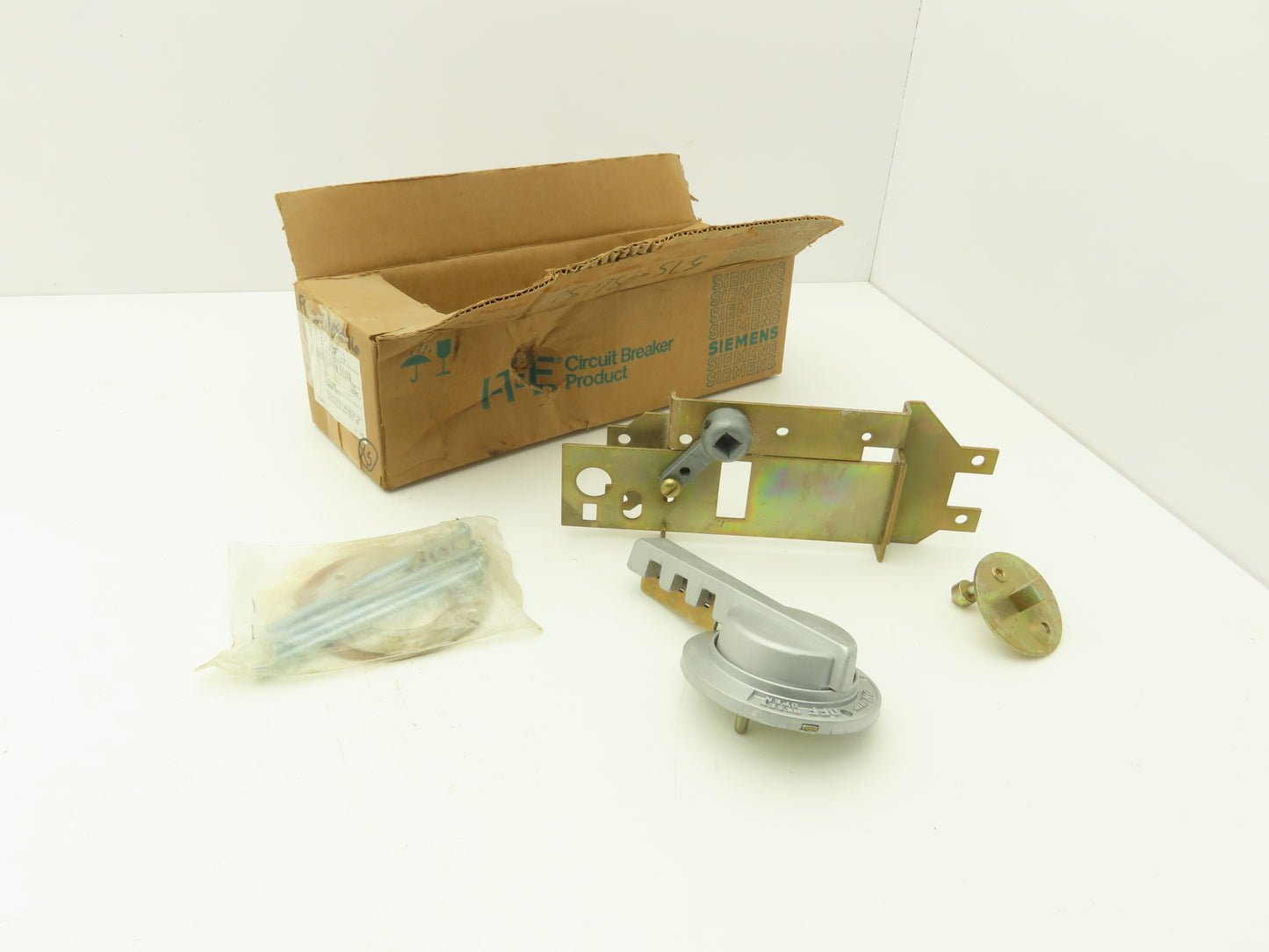Siemens D11CFU1 Rotary Handle Operator Kit Circuit Breaker FD STD DEP