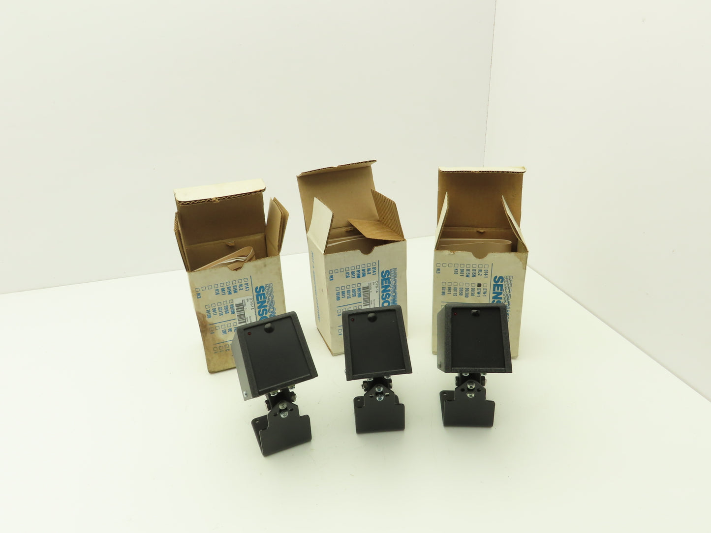 Microwave Sensors D7W-1A Door Opener Motion Sensor 12/24VDC NO-NC Lot of 3