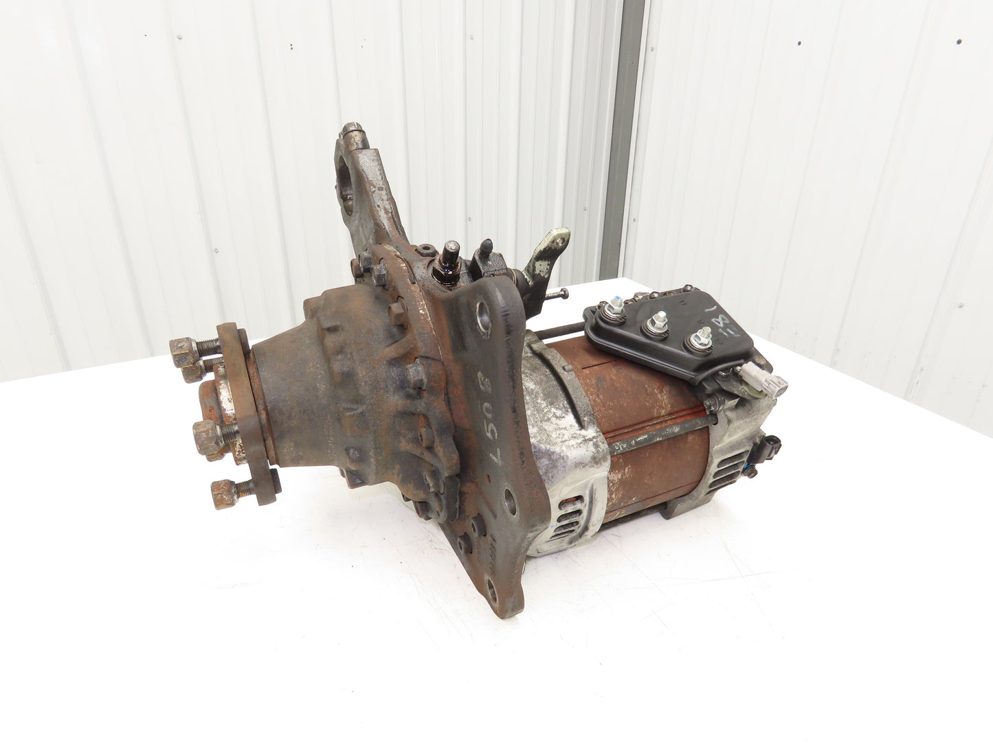 Toyota L12640 Forklift Left Front Drive Axle & Motor Assembly 5-Lug Off 8FBE15U