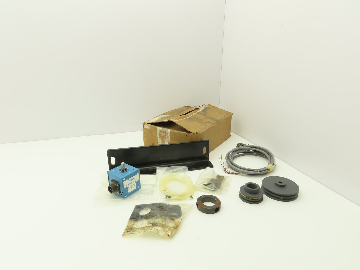 Dynapar Controls 2106001010 Danaher Servo Motor Encoder 3/8" Shaft 5-26V