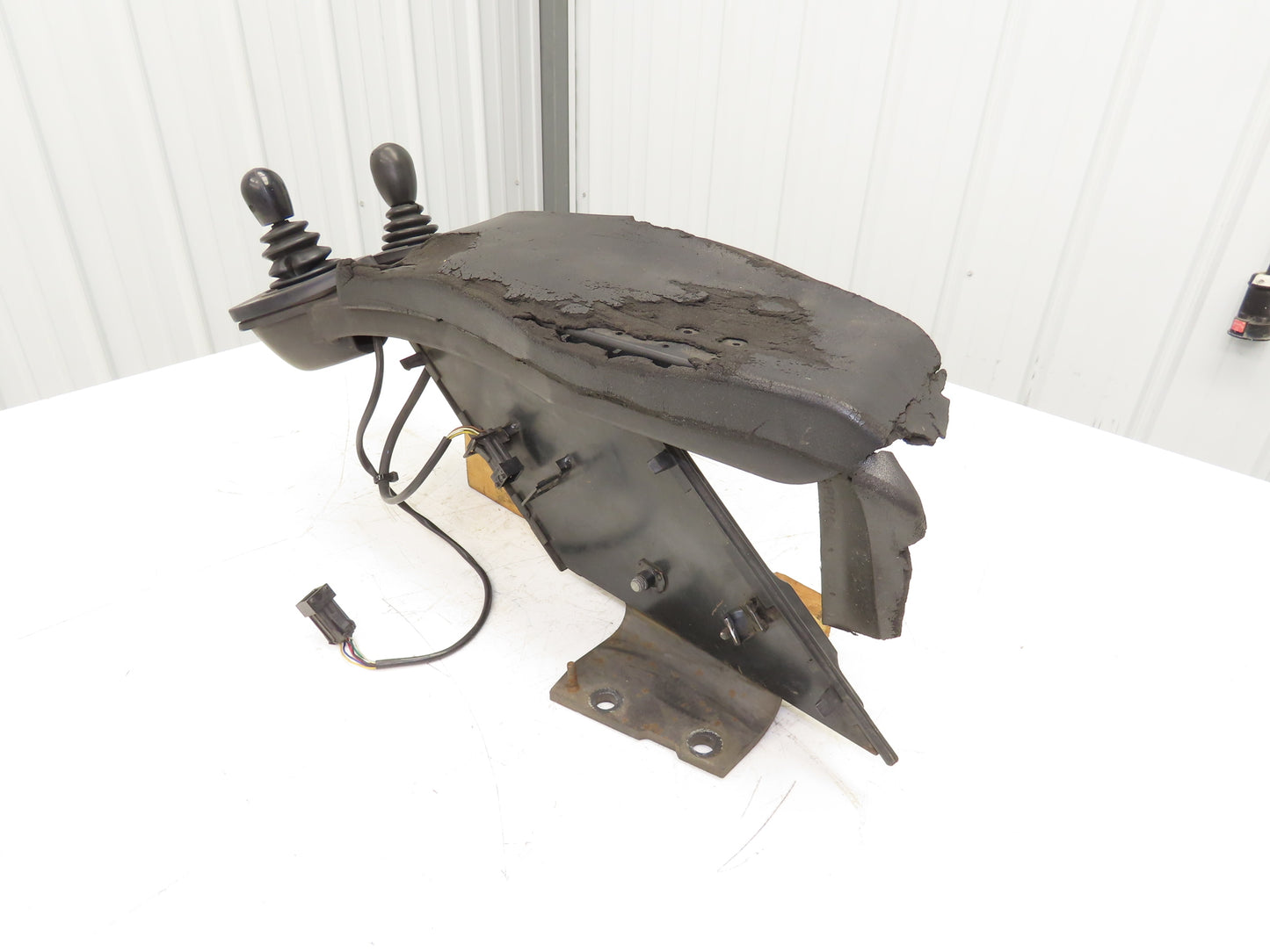 Linde Electric Forklift Arm Rest Two Joystick Control Lift Tilt Shift E18C-02