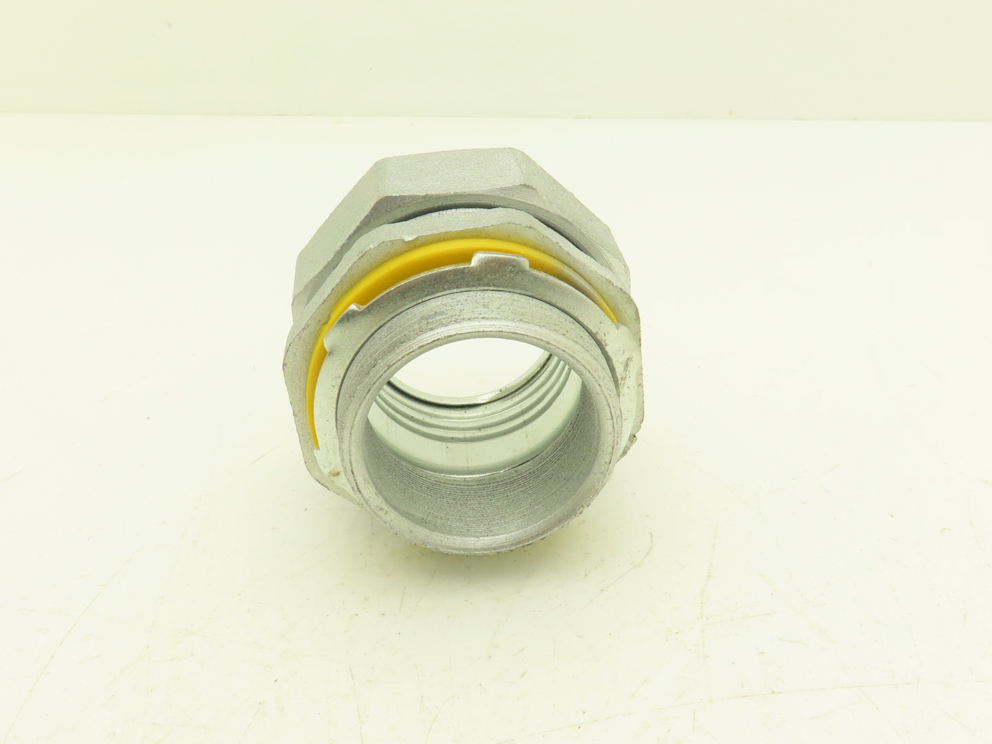 Cooper Crouse-Hinds LT250 2-1/2" Straight Non-Insulated Liquidtight Connector