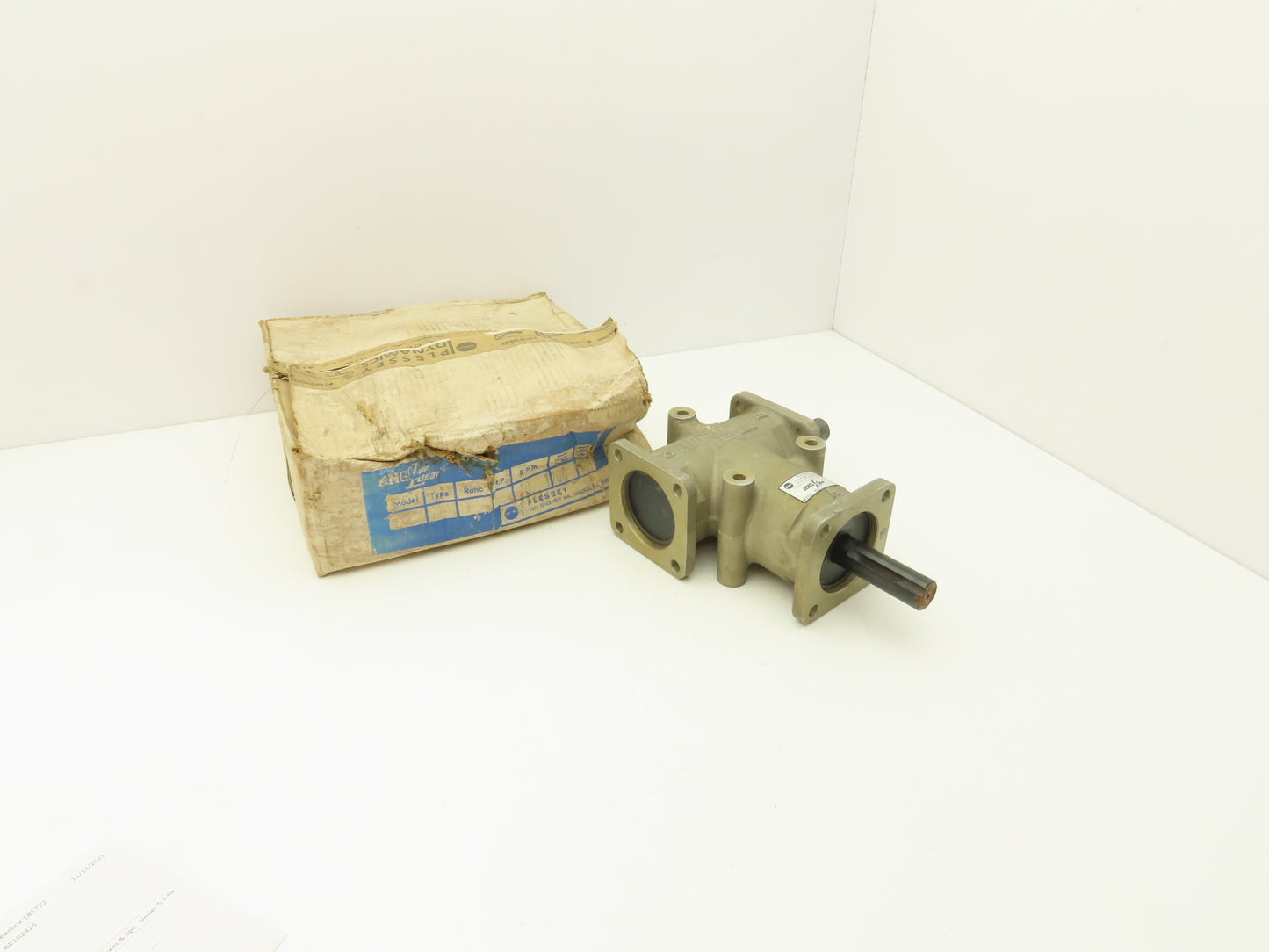AnglGear R3570 Right Angle Gearbox Drive 1:1 Ratio 2-Way 1" Shaft